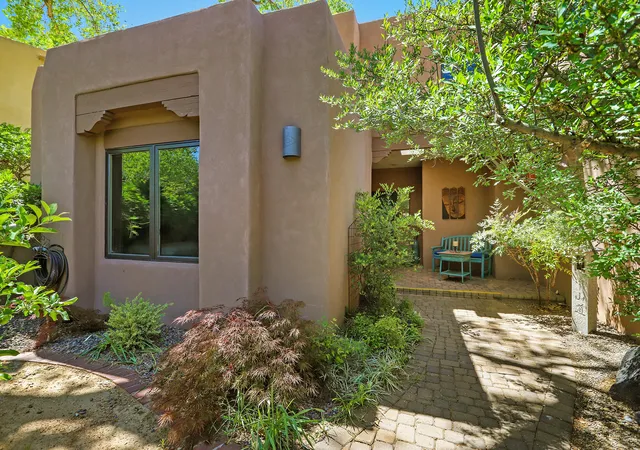 Photo 2 of Single family home for sale at 3004 Calle De Alamo NW, Albuquerque, NM 87104 | MLS# 1111388 | Listing updated on 2026-09-23