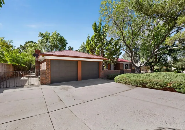 Photo 4 of Single family home for sale at 13008 Glenwood Hills Ct NE, Albuquerque, NM 87111 | MLS# 1111386 | Listing updated on 2026-09-25