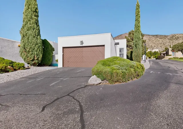 Photo 4 of Townhouse for sale at 1 La Villita Ct NE # 1, Albuquerque, NM 87112 | MLS# 1110915 | Listing updated on 2026-10-05