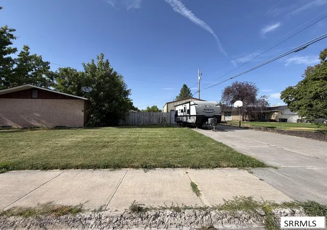Photo 3 of Sale Pending at 676 Davidson Dr, Idaho Falls, ID 83401 | MLS# 2188591 | Listing updated on 2026-09-01