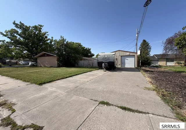 Photo 4 of Sale Pending at 676 Davidson Dr, Idaho Falls, ID 83401 | MLS# 2188591 | Listing updated on 2026-09-01