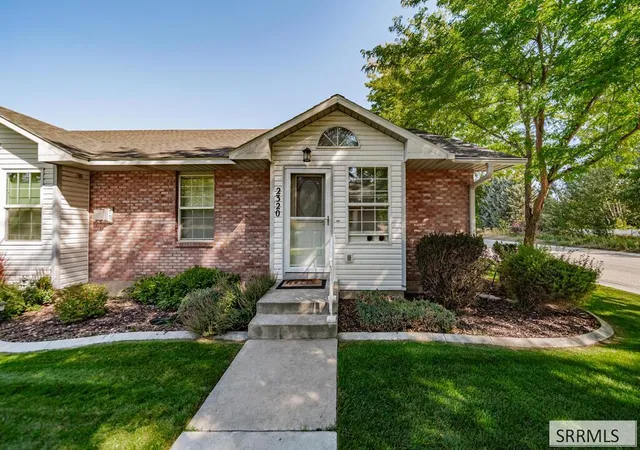 Townhouse for sale at 2320 S St Clair Ave, Idaho Falls, ID 83404 | MLS# 2189084