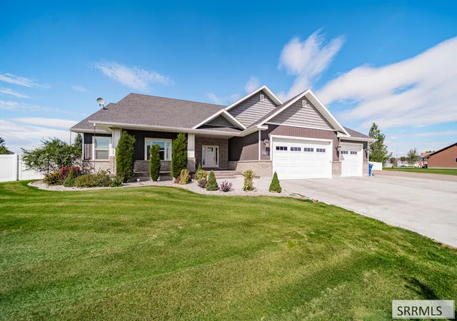 Photo 2 of Single family home for sale at 2141 E Cedar Point Ln, Idaho Falls, ID 83401 | MLS# 2189083 | Listing updated on 2026-09-08