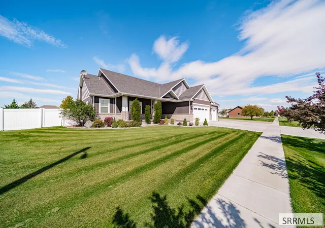 Photo 3 of Single family home for sale at 2141 E Cedar Point Ln, Idaho Falls, ID 83401 | MLS# 2189083 | Listing updated on 2026-09-08