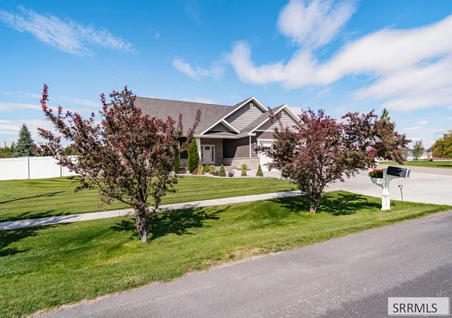 Photo 3 of Single family home for sale at 2141 E Cedar Point Ln, Idaho Falls, ID 83401 | MLS# 2189083 | Listing updated on 2026-09-08