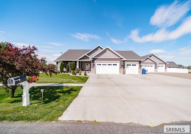 Photo 4 of Single family home for sale at 2141 E Cedar Point Ln, Idaho Falls, ID 83401 | MLS# 2189083 | Listing updated on 2026-09-08
