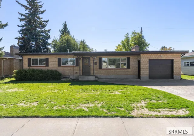Photo 2 of Single family home for sale at 1132 Sahara Dr, Idaho Falls, ID 83404 | MLS# 2189592 | Listing updated on 2026-10-01