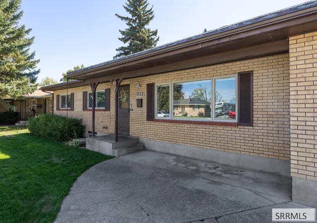 Photo 3 of Single family home for sale at 1132 Sahara Dr, Idaho Falls, ID 83404 | MLS# 2189592 | Listing updated on 2026-10-01