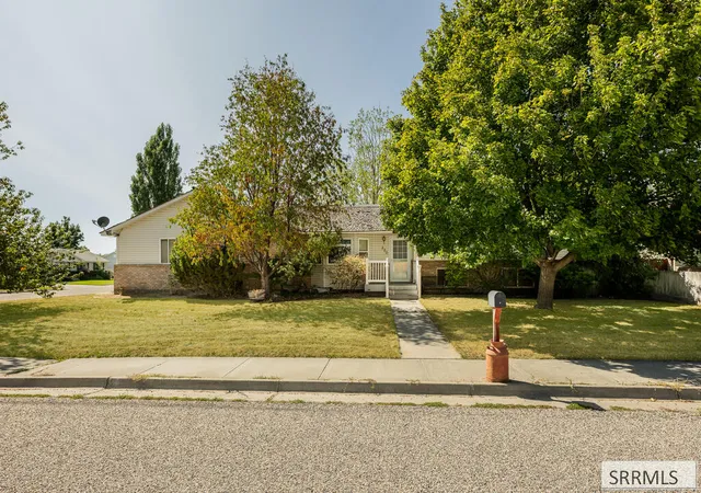 Photo 1 of Single family home for sale at 820 S Adam Ln, Idaho Falls, ID 83401 | MLS# 2189175 | Listing updated on 2026-09-11