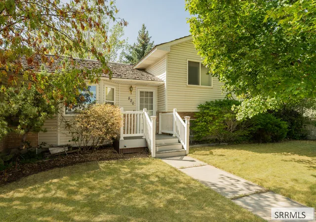 Photo 2 of Single family home for sale at 820 S Adam Ln, Idaho Falls, ID 83401 | MLS# 2189175 | Listing updated on 2026-09-11