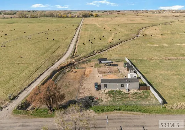 Photo 2 of Manufactured home for sale at 102 E Rich Ln, Blackfoot, ID 83221 | MLS# 2189756 | Listing updated on 2026-10-09
