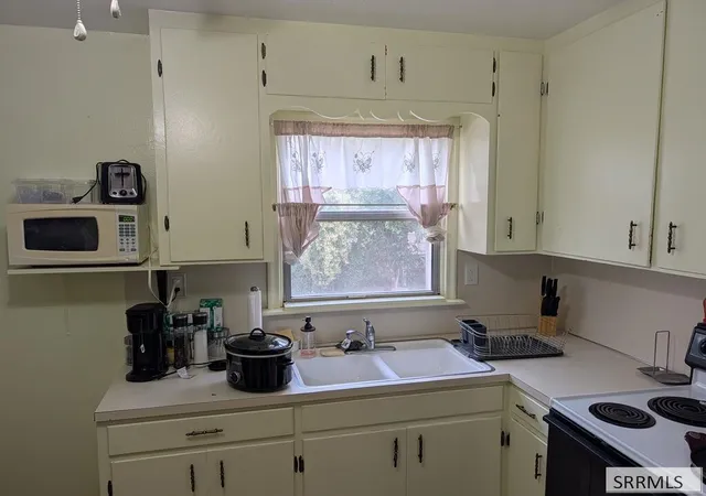 Photo 2 of Single family home for sale at 404 E Pine St, Pocatello, ID 83201 | MLS# 2189839 | Listing updated on 2026-10-14