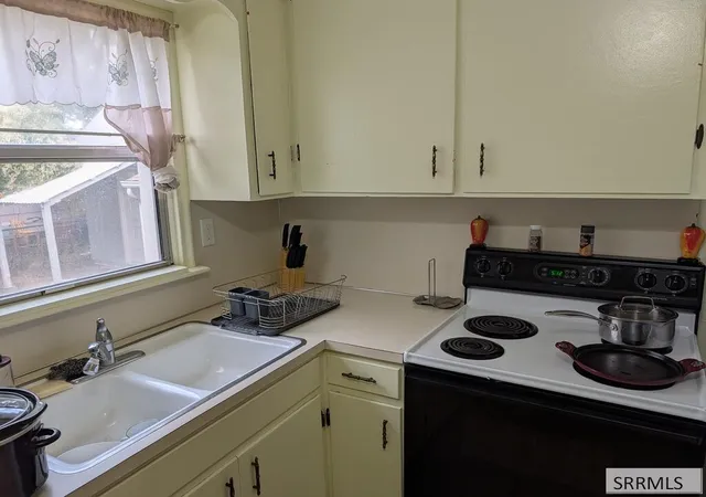 Photo 3 of Single family home for sale at 404 E Pine St, Pocatello, ID 83201 | MLS# 2189839 | Listing updated on 2026-10-14