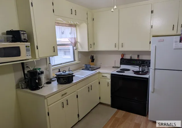 Photo 4 of Single family home for sale at 404 E Pine St, Pocatello, ID 83201 | MLS# 2189839 | Listing updated on 2026-10-14