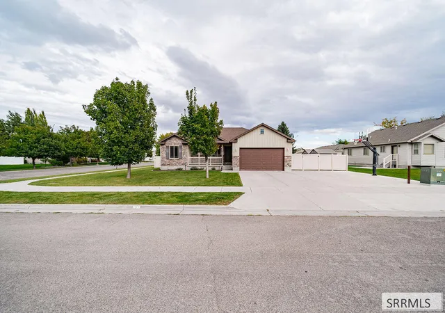 Photo 3 of Single family home for sale at 341 Oaktrail Dr, Rexburg, ID 83440 | MLS# 2189321 | Listing updated on 2026-10-17