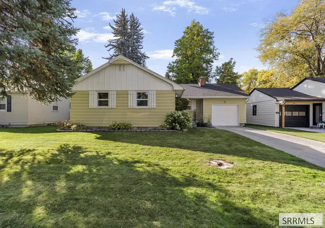 Photo 2 of Single family home for sale at 215 Tautphaus Dr, Idaho Falls, ID 83402 | MLS# 2189715 | Listing updated on 2026-10-27