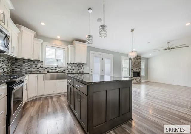 Photo 2 of Single family home for sale at 4802 Porter Dr, Idaho Falls, ID 83406 | MLS# 2189036 | Listing updated on 2026-09-15