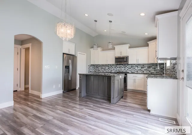 Photo 3 of Single family home for sale at 4802 Porter Dr, Idaho Falls, ID 83406 | MLS# 2189036 | Listing updated on 2026-09-15