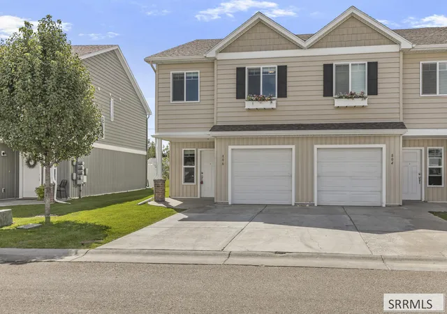 Townhouse for sale at 806 Trails End, Idaho Falls, ID 83402 | MLS# 2189162
