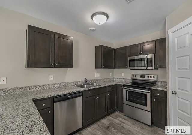 Photo 3 of Townhouse for sale at 806 Trails End, Idaho Falls, ID 83402 | MLS# 2189162 | Listing updated on 2026-09-11