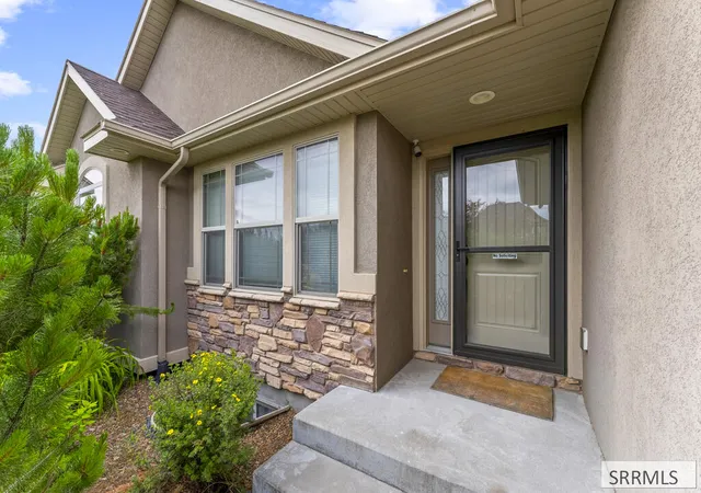 Photo 3 of Single family home for sale at 1917 Lexington Ave, Idaho Falls, ID 83404 | MLS# 2189362 | Listing updated on 2026-10-25