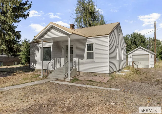 Photo 1 of Single family home for sale at 957 S Shilling Ave, Blackfoot, ID 83221 | MLS# 2189022 | Listing updated on 2026-09-04