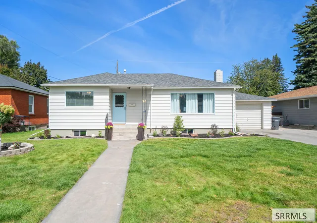 Photo 2 of Single family home for sale at 1085 Syringa Dr, Idaho Falls, ID 83401 | MLS# 2189002 | Listing updated on 2026-09-03