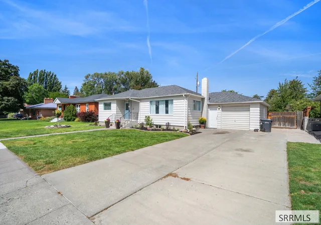 Photo 3 of Single family home for sale at 1085 Syringa Dr, Idaho Falls, ID 83401 | MLS# 2189002 | Listing updated on 2026-09-03
