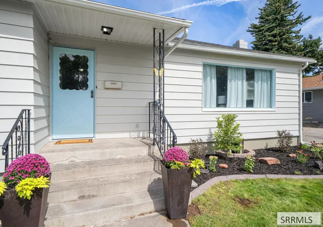 Photo 4 of Single family home for sale at 1085 Syringa Dr, Idaho Falls, ID 83401 | MLS# 2189002 | Listing updated on 2026-09-03