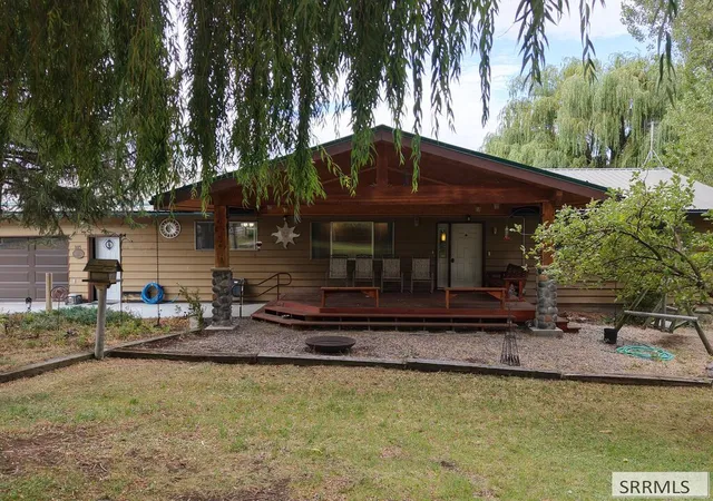 Photo 1 of Single family home for sale at 1015 Lemhi Rd, Salmon, ID 83467 | MLS# 2189490 | Listing updated on 2026-10-19