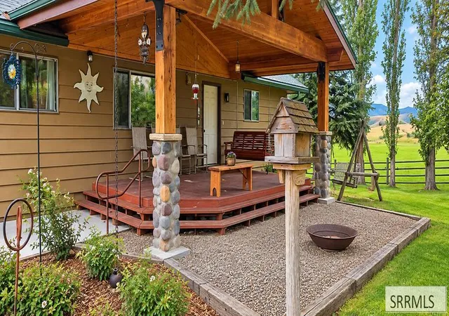 Photo 2 of Single family home for sale at 1015 Lemhi Rd, Salmon, ID 83467 | MLS# 2189490 | Listing updated on 2026-10-19