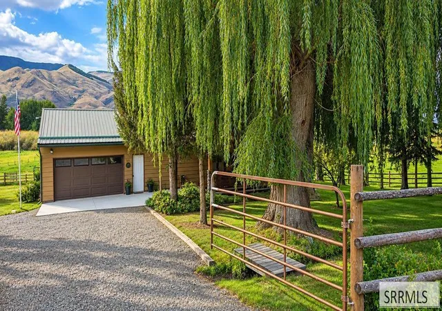 Photo 3 of Single family home for sale at 1015 Lemhi Rd, Salmon, ID 83467 | MLS# 2189490 | Listing updated on 2026-10-19