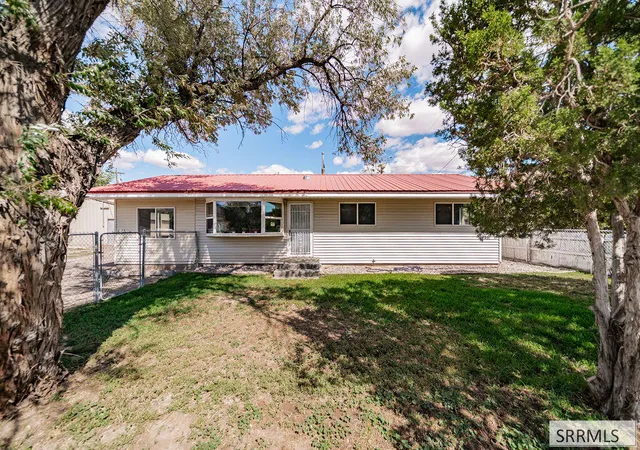Photo 3 of Sale Pending at 3954 N Gateway Dr, Pocatello, ID 83204 | MLS# 2189261 | Listing updated on 2026-10-01