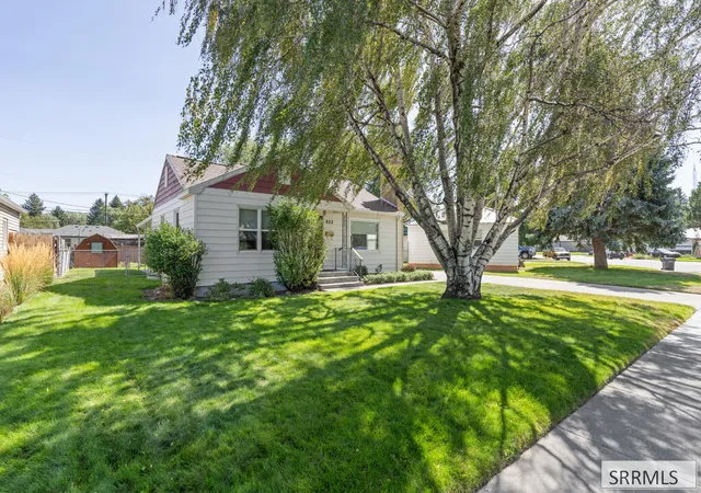 Photo 1 of Single family home for sale at 822 Crestmont Ave, Idaho Falls, ID 83402 | MLS# 2189194 | Listing updated on 2026-10-28