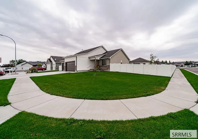 Photo 2 of Single family home for sale at 1955 Bennington Ct, Idaho Falls, ID 83404 | MLS# 2189200 | Listing updated on 2026-10-14