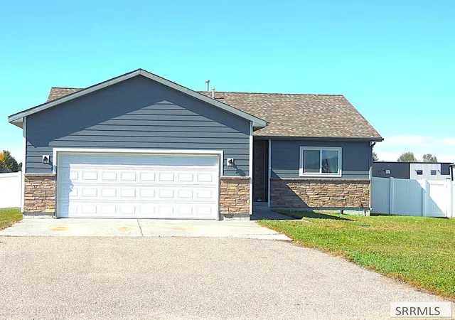 Photo 2 of Single family home for sale at 27 N White Pine Ln, Rigby, ID 83442 | MLS# 2188944 | Listing updated on 2026-10-28