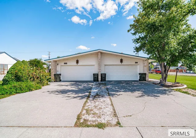 Photo 2 of Multi family home for sale at 220 Ne Main St, Blackfoot, ID 83221 | MLS# 2189253 | Listing updated on 2026-10-01