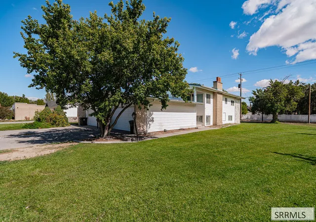 Photo 3 of Multi family home for sale at 220 Ne Main St, Blackfoot, ID 83221 | MLS# 2189253 | Listing updated on 2026-10-01