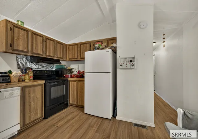 Photo 3 of Manufactured home for sale at 1807 Pinewood Dr, Idaho Falls, ID 83401 | MLS# 2188941 | Listing updated on 2026-09-15