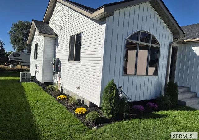 Photo 2 of Single family home for sale at 1069 Harris Loop, Blackfoot, ID 83221 | MLS# 2189066 | Listing updated on 2026-09-16