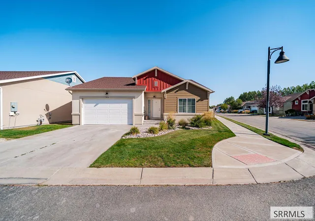 Photo 1 of Single family home for sale at 1876 Warm Springs Rd, Idaho Falls, ID 83402 | MLS# 2189371 | Listing updated on 2026-10-15