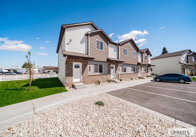 Townhouse for sale at 1336 Boston Ct, Idaho Falls, ID 83402 | MLS# 2188924
