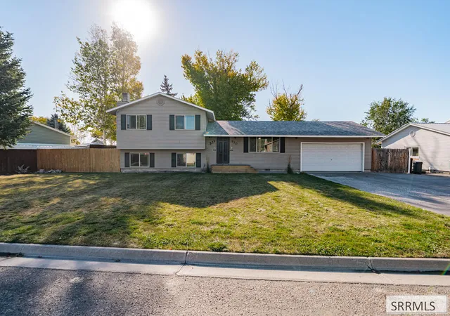 Photo 1 of Single family home for sale at 530 N Bob O Link Dr, Idaho Falls, ID 83401 | MLS# 2189630 | Listing updated on 2026-10-28