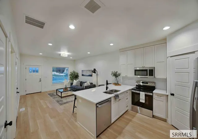 Photo 3 of Townhouse for sale at 1378 Gary Dr, Blackfoot, ID 83221 | MLS# 2189783 | Listing updated on 2026-10-12