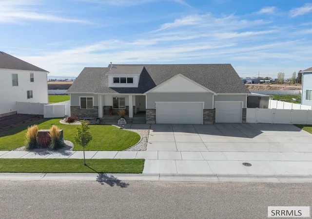 Photo 1 of Single family home for sale at 2710 E Larson Dr, Idaho Falls, ID 83401 | MLS# 2189673 | Listing updated on 2026-10-15