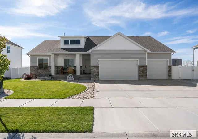 Photo 2 of Single family home for sale at 2710 E Larson Dr, Idaho Falls, ID 83401 | MLS# 2189673 | Listing updated on 2026-10-15
