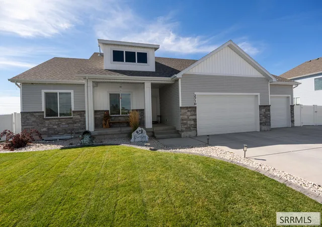 Photo 3 of Single family home for sale at 2710 E Larson Dr, Idaho Falls, ID 83401 | MLS# 2189673 | Listing updated on 2026-10-15