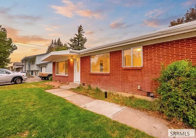 Photo 3 of Single family home for sale at 2161 E John Adams Pkwy, Idaho Falls, ID 83401 | MLS# 2188958 | Listing updated on 2026-09-04