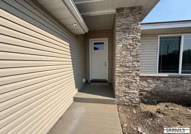 Photo 3 of Single family home for sale at 355 Skyline Peak Loop, Inkom, ID 83245 | MLS# 2188950 | Listing updated on 2026-09-02
