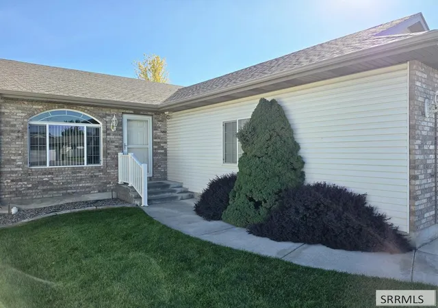 Photo 2 of Sale Pending at 3802 E Briar Crk Cir, Ammon, ID 83406 | MLS# 2189068 | Listing updated on 2026-10-09